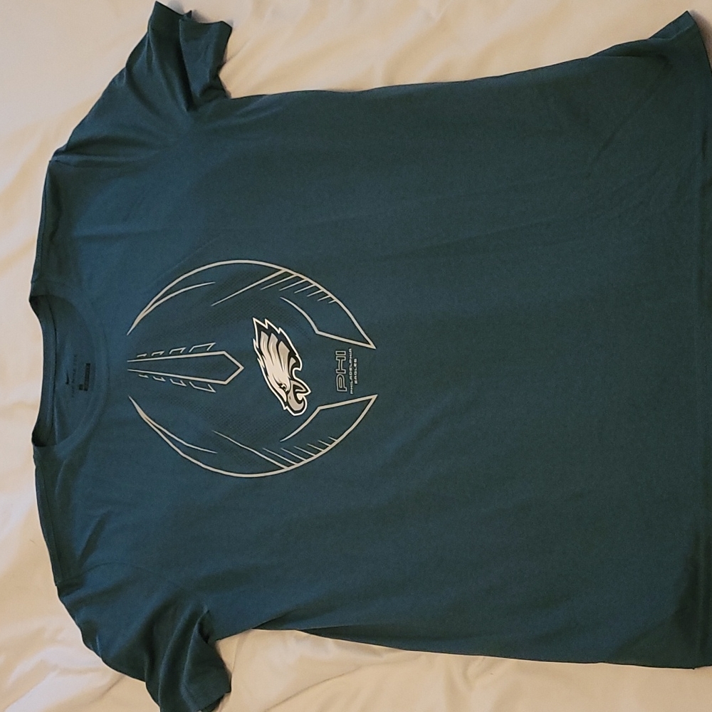 Eagles Dry Fit - Men's L - EUC